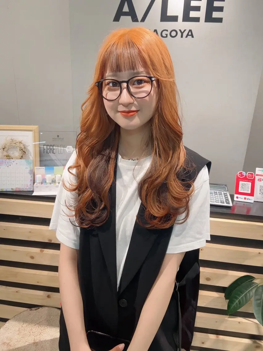 ミディアム カラー 黒髪 オレンジ ヘアカラー トリートメント ウルフカット レイヤーカット上柿のヘアスタイル