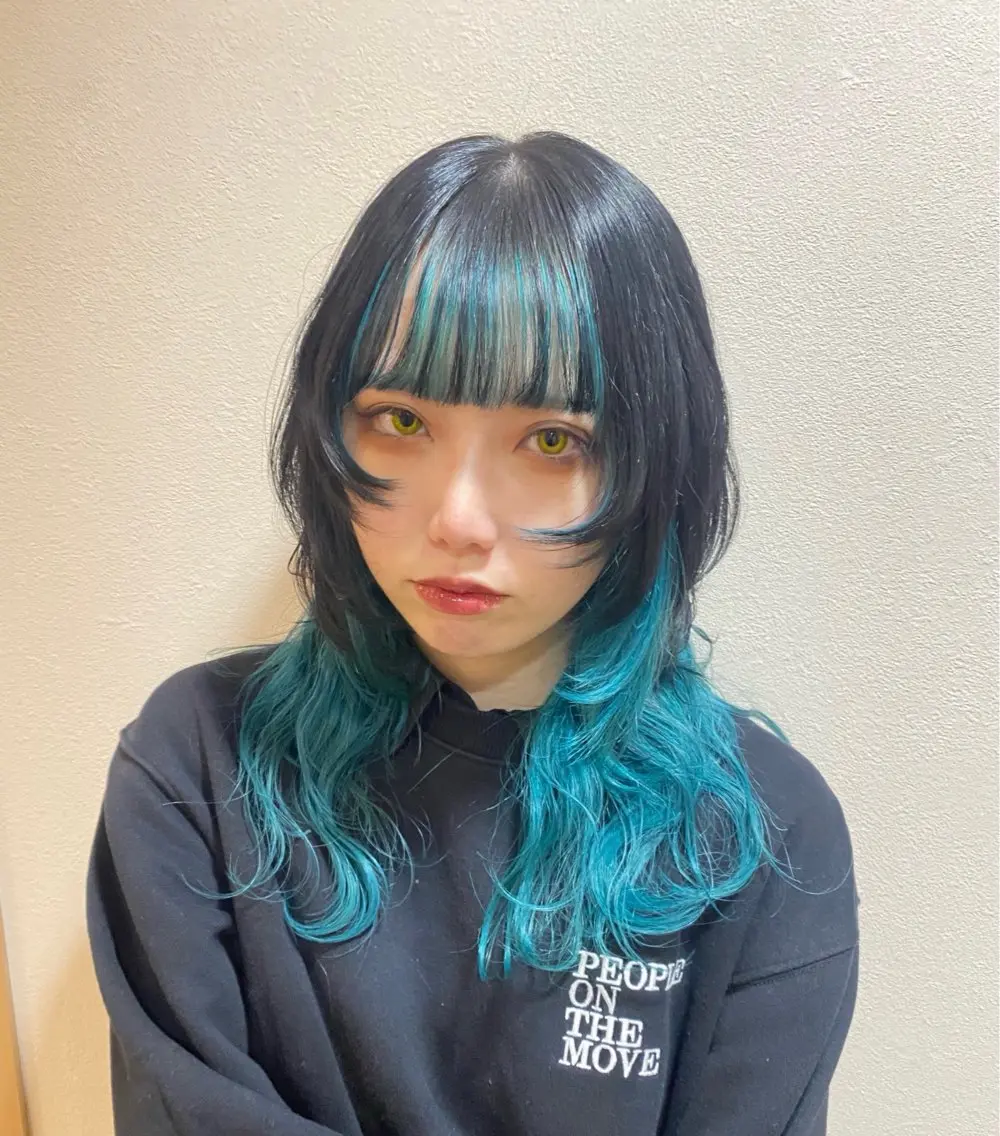 セミロング カラー ウルフカット ヘアカラー ハイトーン/推しカラ ー⛓💜ゆららのヘアスタイル