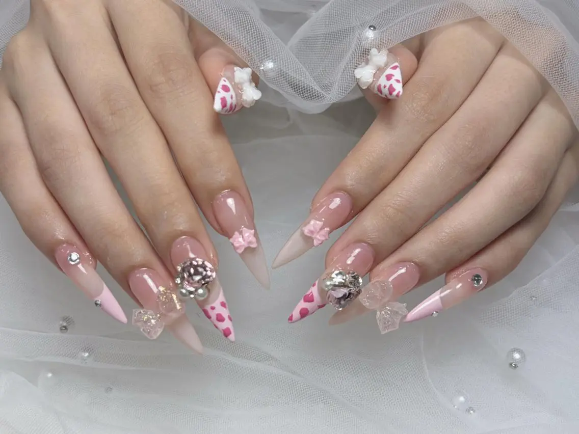 ネイル 韓国ネイル マグネットネイル 持ち込み ニュアンスネイル シンプルネイル ハンドネイル Huyn Nail Shinjyukuのネイルデザイン