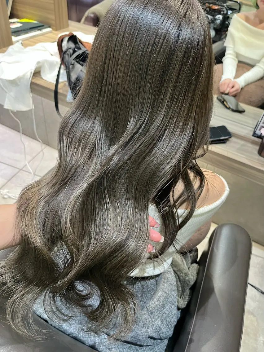 ロング カラー グレージュ オリーブグレージュ オリーブグレー Kirina/ 茨木/髪質改善のヘアスタイル
