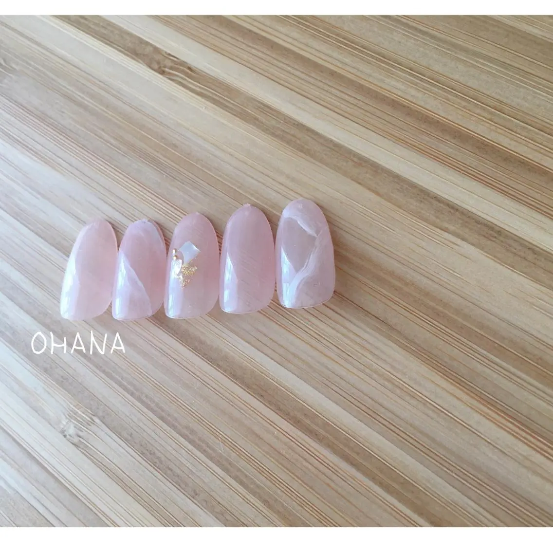 ネイル ミラーネイル ニュアンスネイル ショートネイル 冬ネイル nailroom OHANA🌴のネイルデザイン