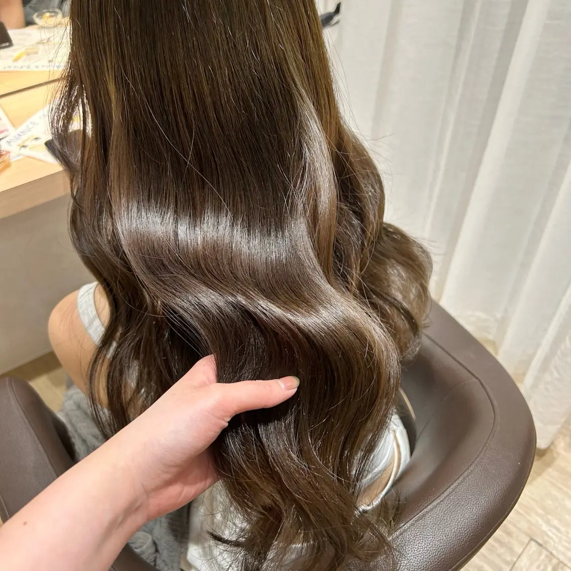 ロング カラー オレンジ 砂野 真璃奈のヘアスタイル