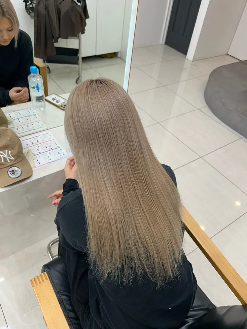 ロング カラー ベージュカラー ミルクティーベージュ Kurumi リトル渋谷のヘアスタイル