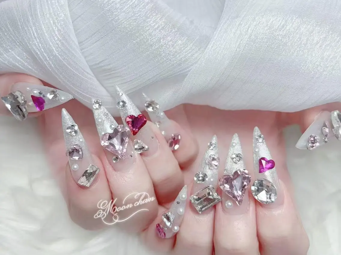 ネイル 長さ出し キラキラネイル 韓国ネイル ロングネイル マグネットネイル ハンドネイル ハンドケア yukina 長さ出しネイル専門店のネイルデザイン