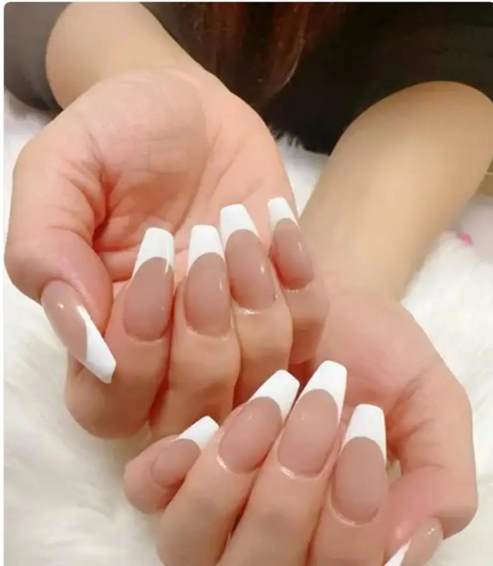 【ストーン2粒付き】フレンチネイルコース¥5980の写真