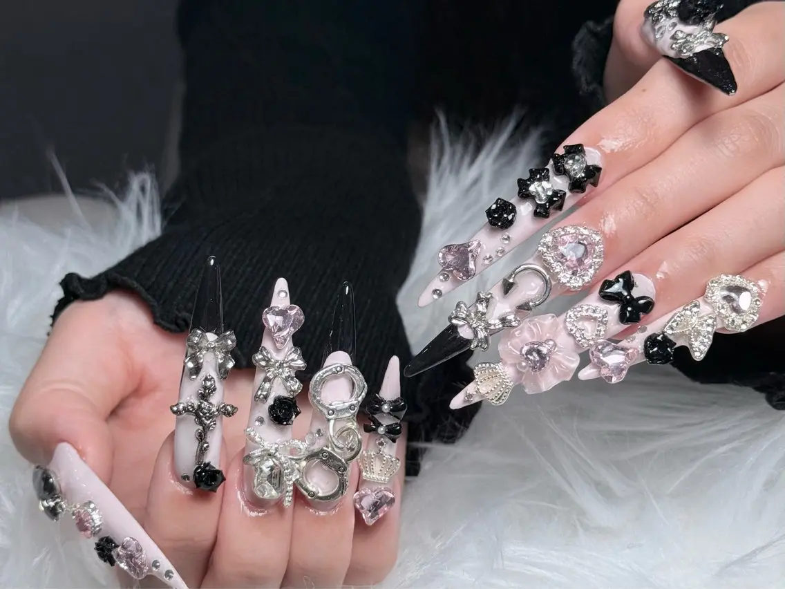 ネイル 長さ出し グラデーション 卒業式 キラキラネイル マグネットネイル Belle Nail Salonのネイルデザイン