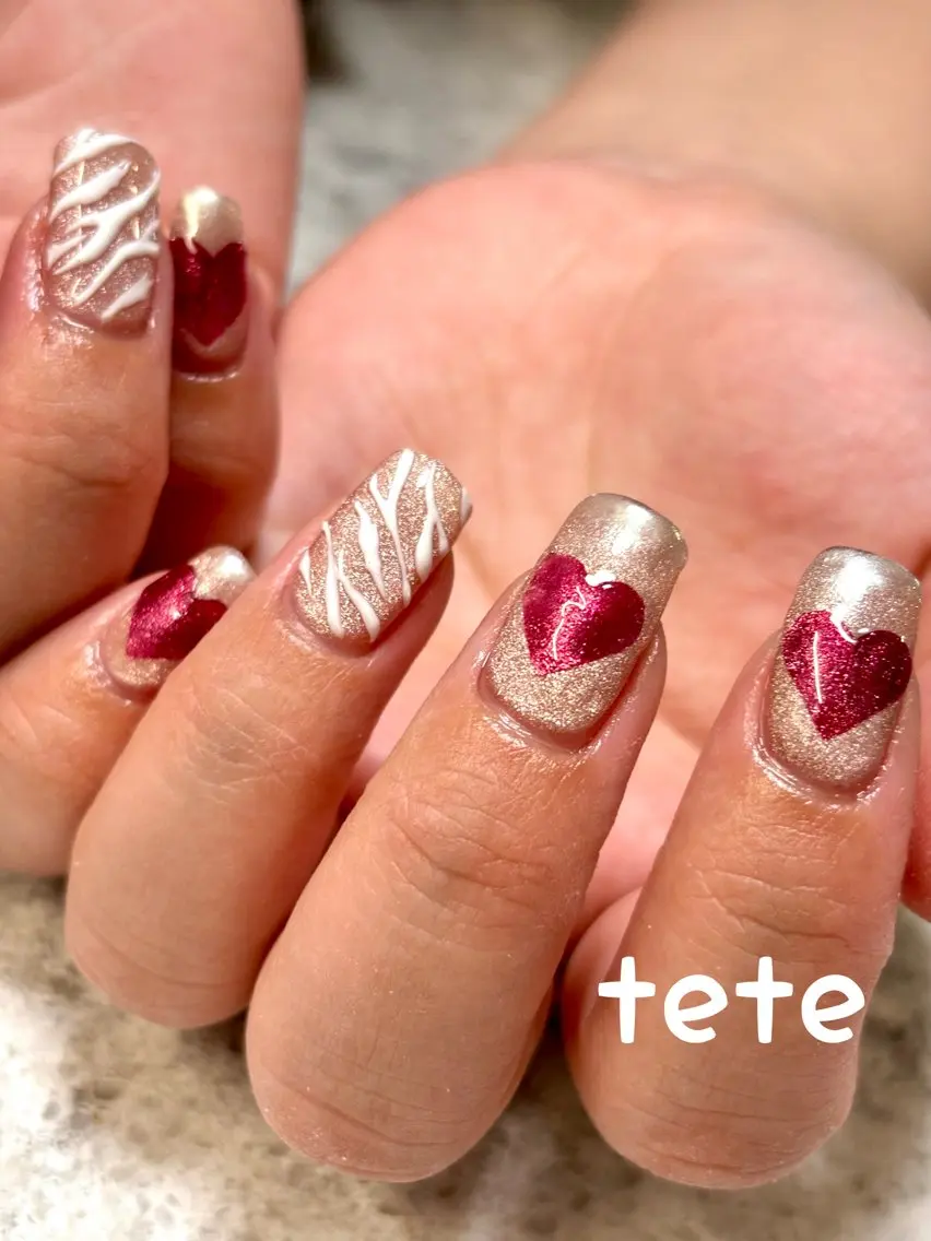 ネイル ハート ミラーネイル tete __のネイルデザイン