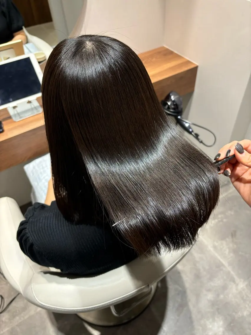 ミディアム カット 縮毛矯正 トリートメント 美髪ヘア 🤍erikaのヘアスタイル