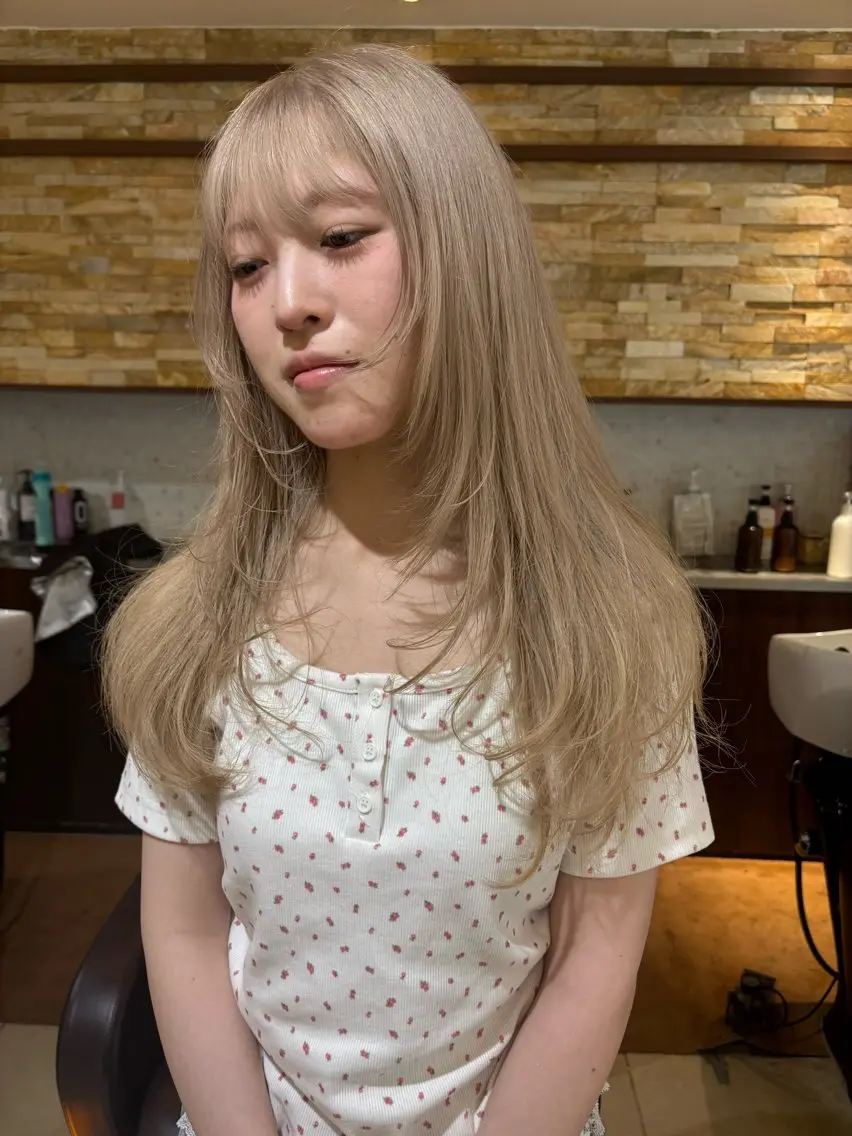 ロング カラー ベージュカラー ブリーチ ホワイトベージュ ベージュ/ Yunaのヘアスタイル