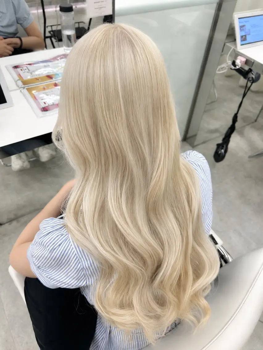 ロング ヘアカラー ハイトーン🌟/ 暖色カラー/あこ🎀のヘアスタイル
