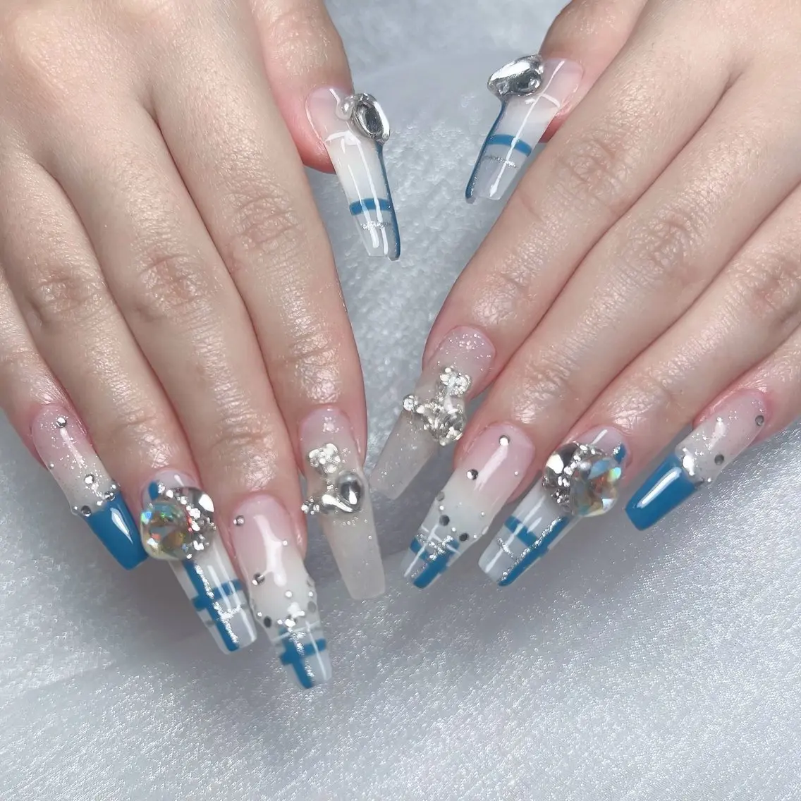 メンズ ネイル メンズ韓国風 アートネイル オーロラネイル ガーリー キラキラネイル ハンドネイル Nail salon 木にいるのネイルデザイン
