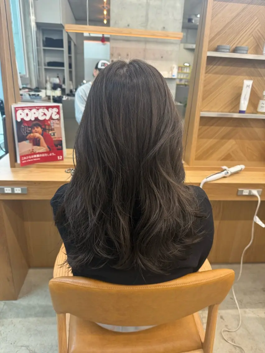 ロング カラー ロングレイヤー アッシュ ベージュカラー ブリーチ 透明感カラー カット ヘアカラー トリートメント 誰より丁寧なカット/ 小林輝/レイヤーのヘアスタイル