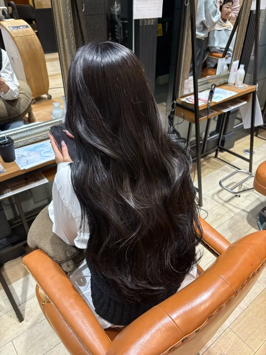 カラー ヘアカラー トリートメント しおり🍬 KOKORO🤍のヘアスタイル