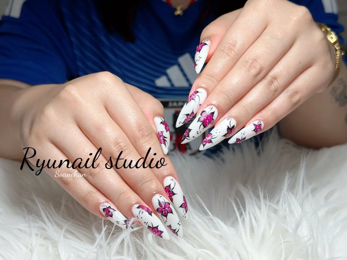ネイル アートネイル ジェルネイル マグネットネイル ニュアンスネイル シンプルネイル ハンドネイル Ryu Nail NekoChanのネイルデザイン