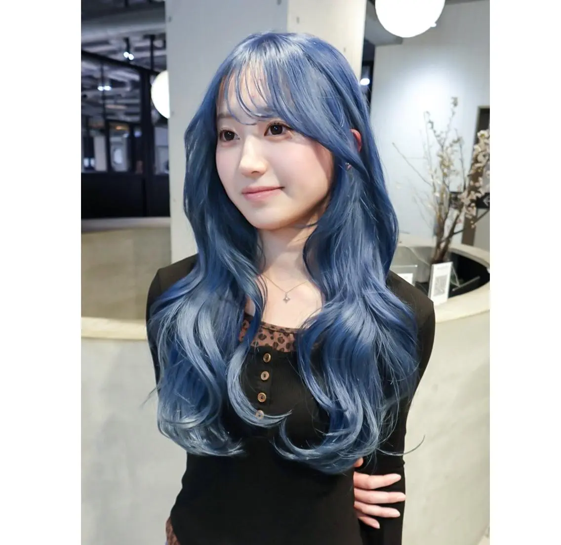セミロング カラー ブリーチ ダブルカラー 顔まわりレイヤー 顔周りカット レイヤーカット カット ヘアカラー トリートメント ITbyALBUM 藤沢店のヘアスタイル