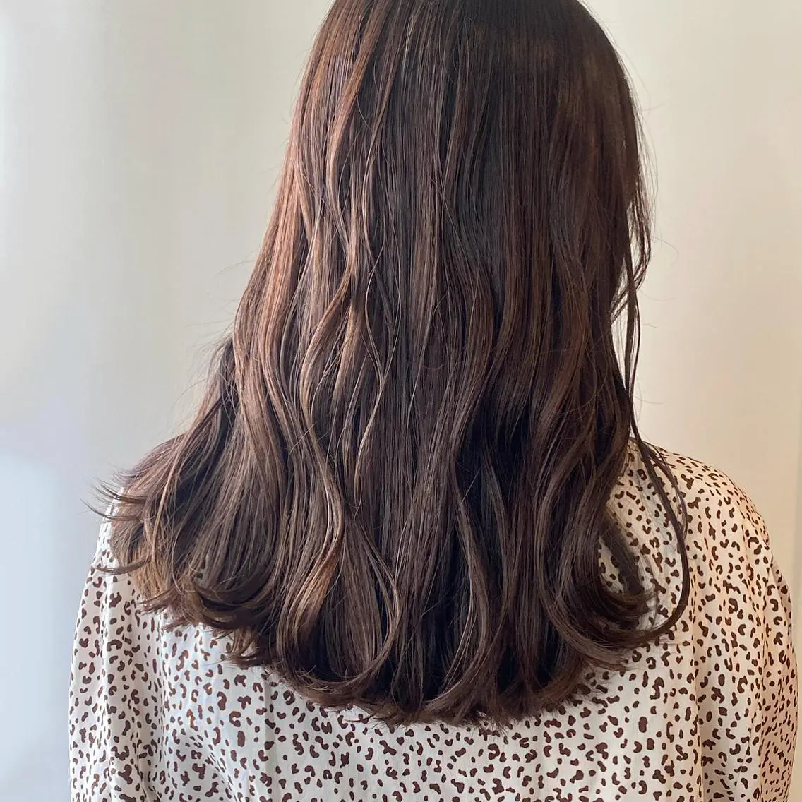 セミロング カラー ヘアアレンジ ブラウンカラー ショコラブラウン ウルフカット モデル募集中！ミカのヘアスタイル