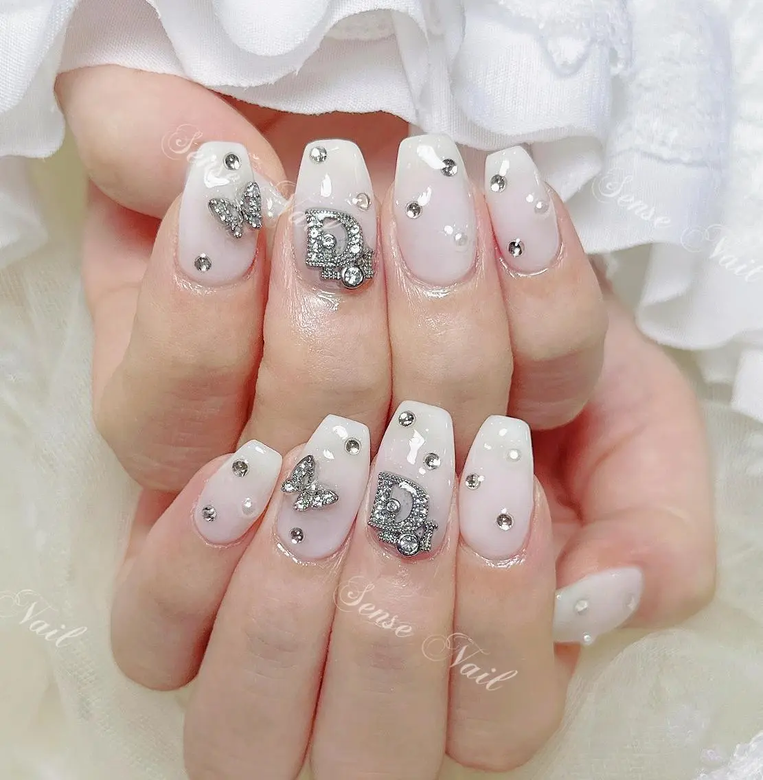 ネイル ハンドネイル ハンドケア Queening 🦋のネイルデザイン
