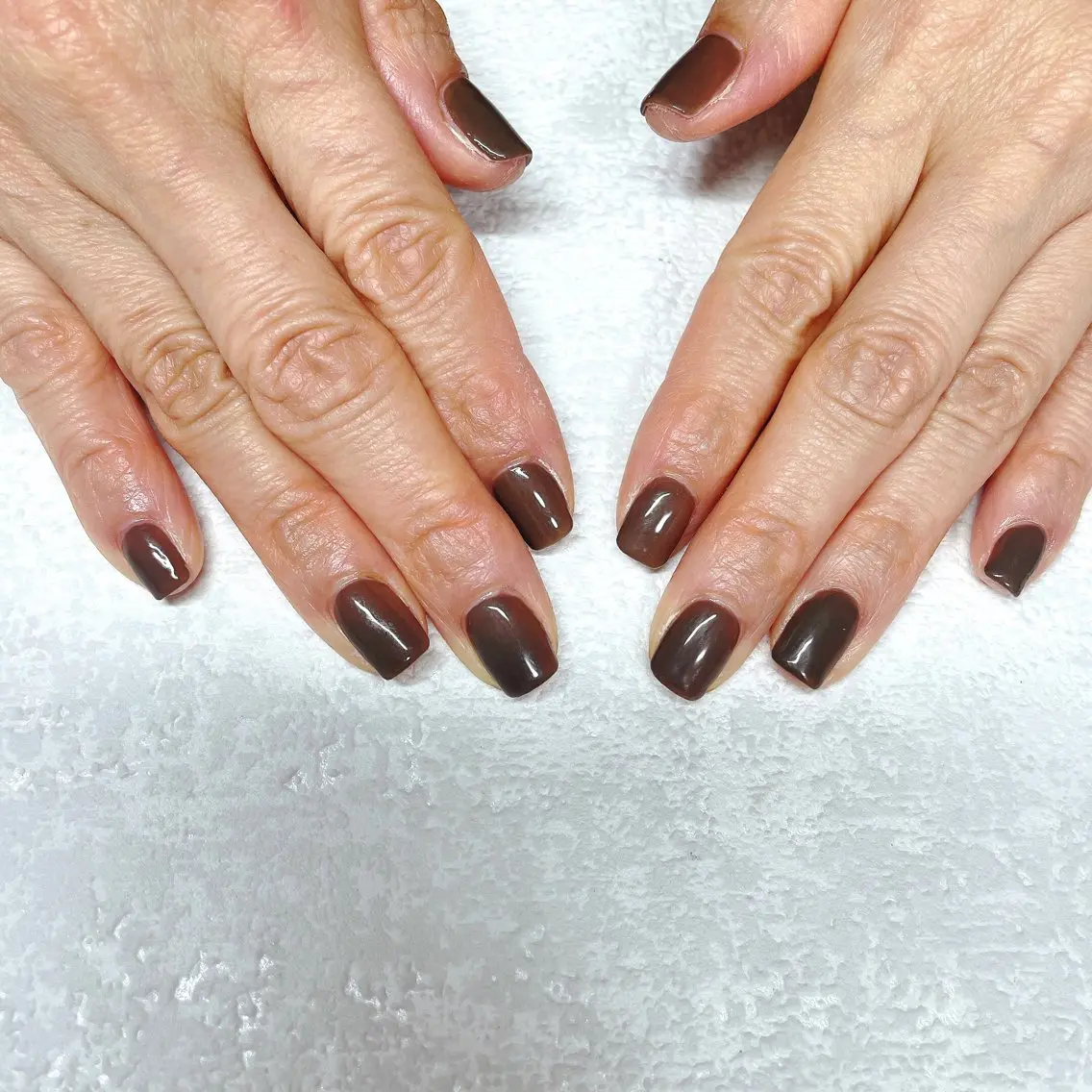 ネイル オーロラネイル ブラウン フットネイル フレンチネイル ジェルネイル ハンドネイル mogunail &blowのネイルデザイン