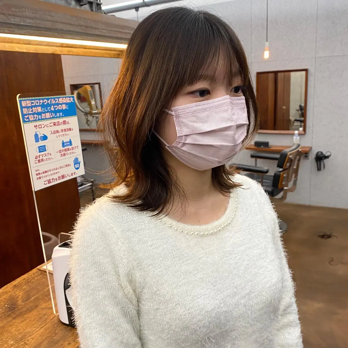 ミディアム 外ハネヘア ハイトーン/デザイン hirokiのヘアスタイル