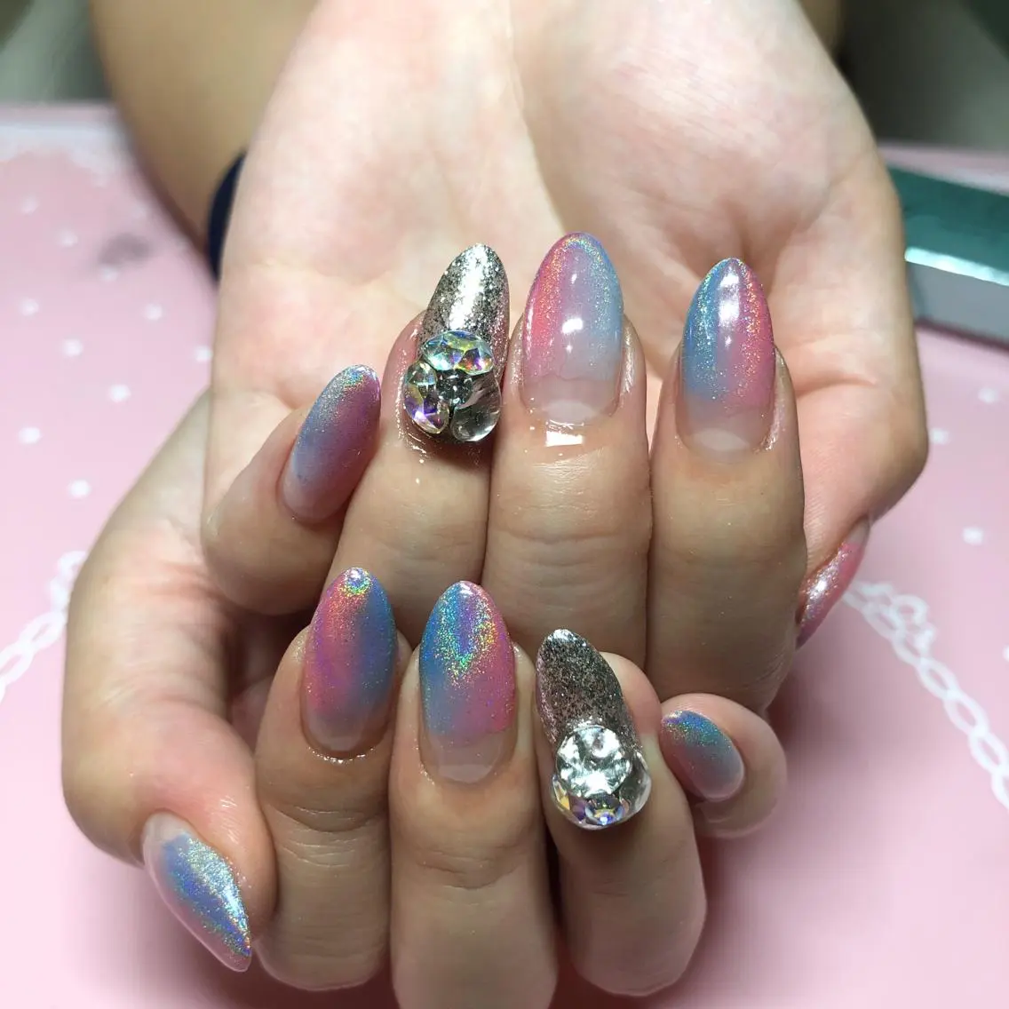 ミディアム ネイル グラデーション ハンドネイル 《LB》ラブリエ Nail&eyeのマツエク・マツパデザイン