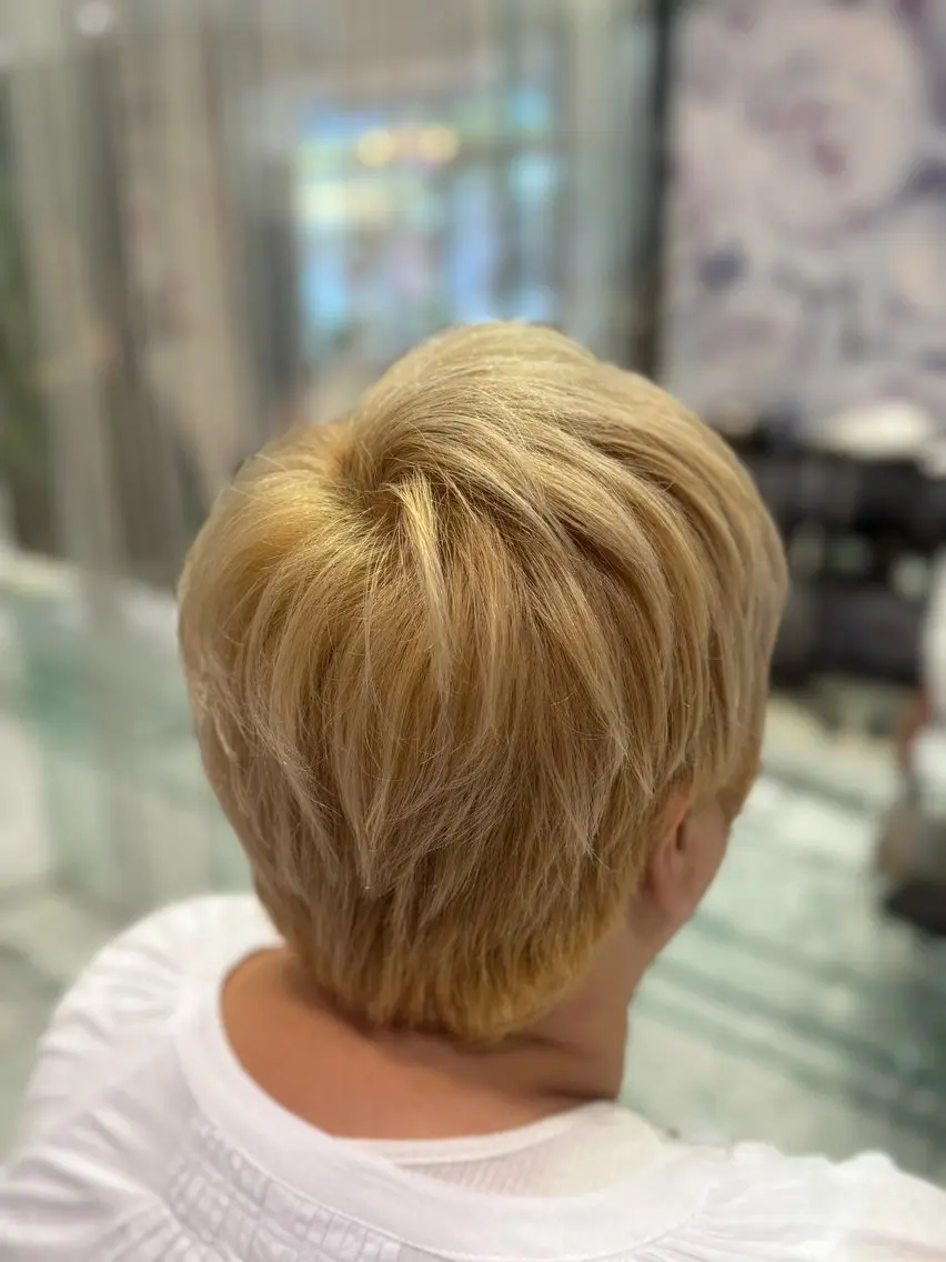 ショート カラー ブリーチ ハイトーンカラー 白髪ぼかしハイライト ⭐️こばやしみかのヘアスタイル