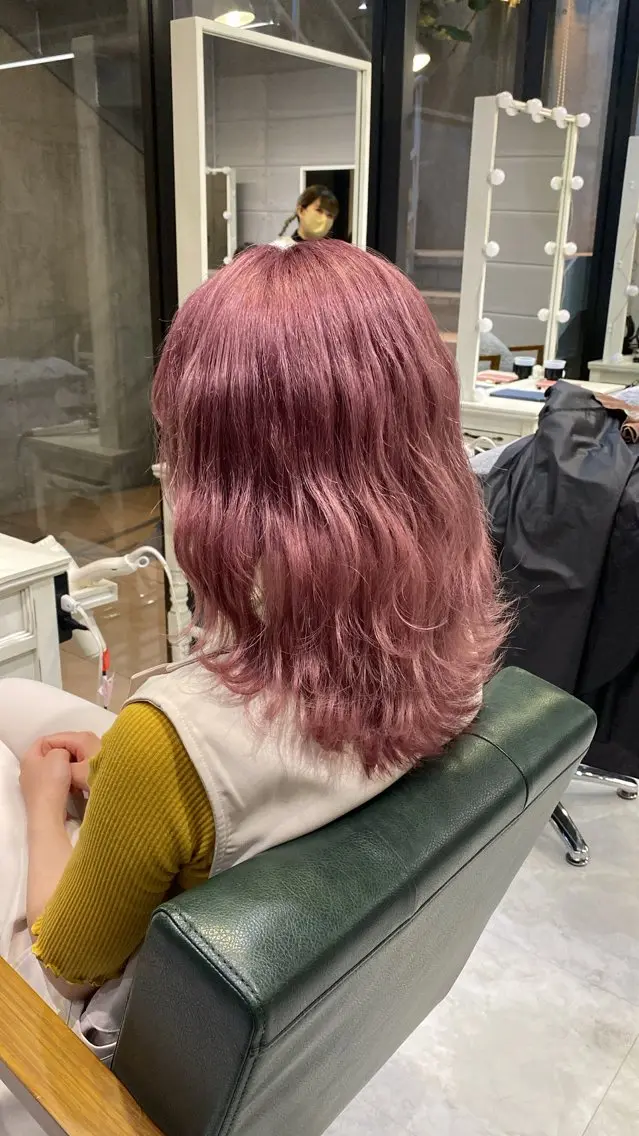 ミディアム カラー ピンクカラー カット ヘアカラー 金子 真悠のヘアスタイル
