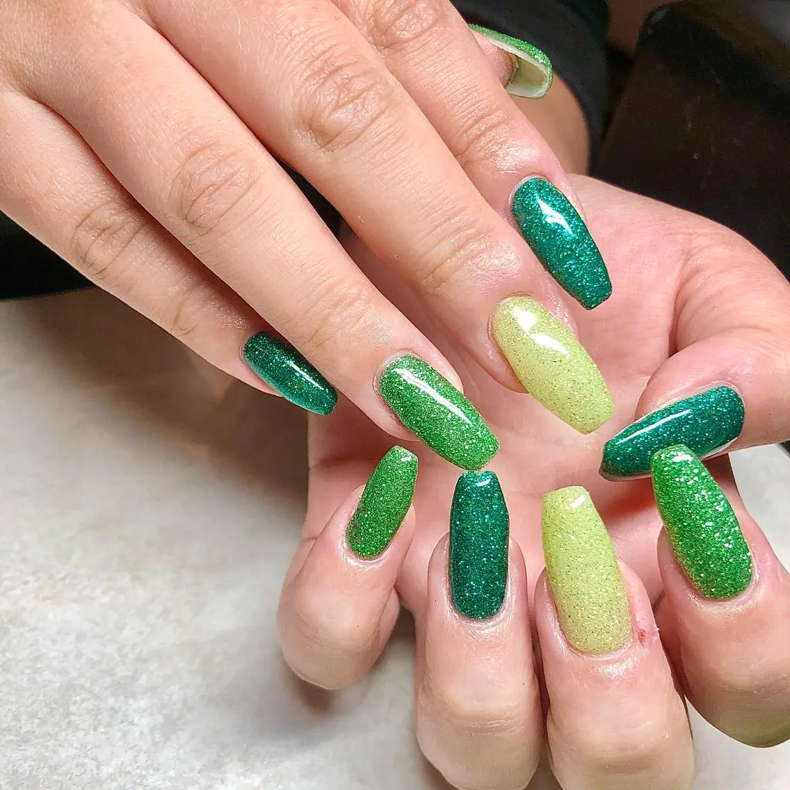 ネイル グリーン ワンカラーネイル シンプルネイル ハンドネイル tiare ayaのネイルデザイン