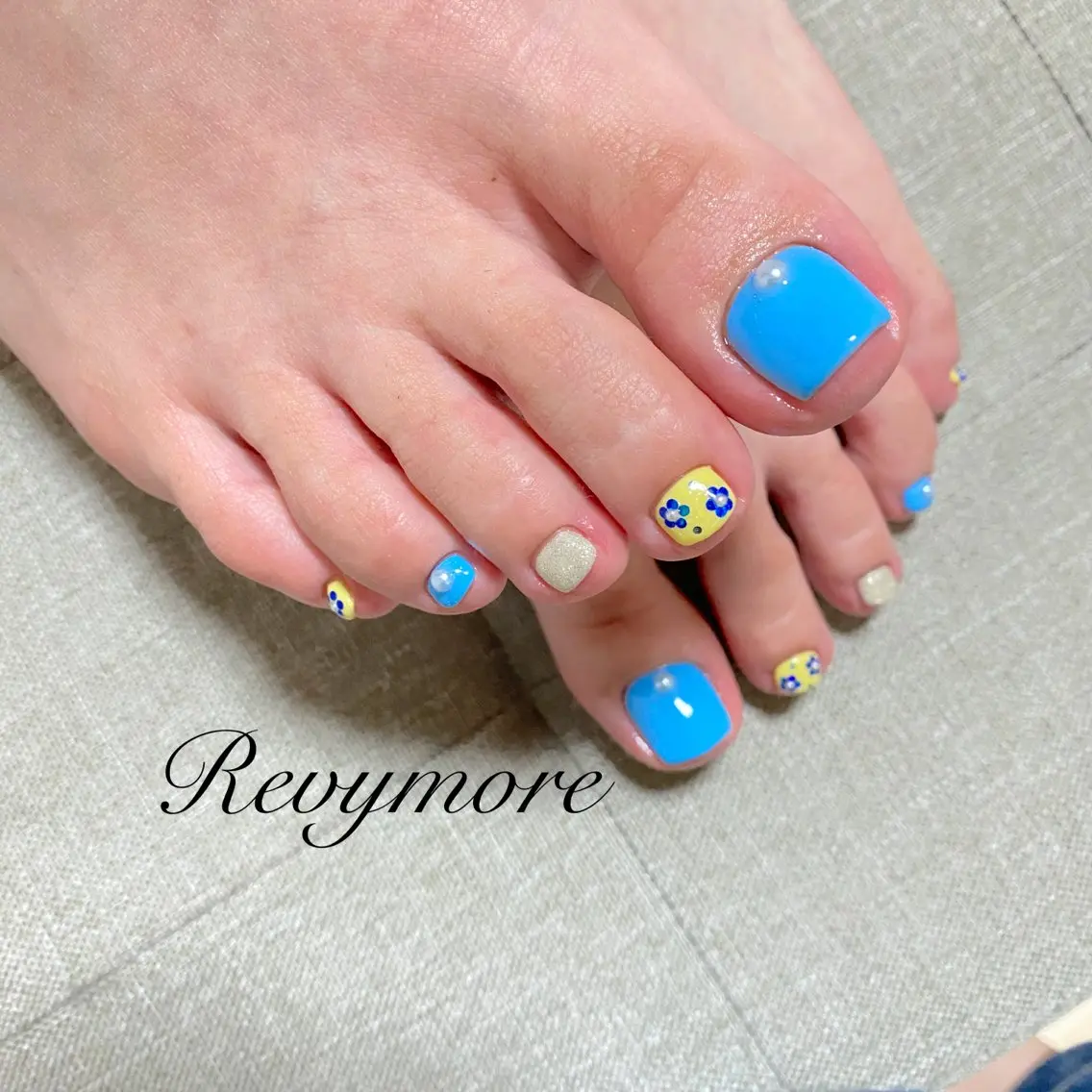 ネイル フラワーネイル ジェルネイル キラキラネイル 韓国ネイル ニュアンスネイル nail salon Revymoreのネイルデザイン