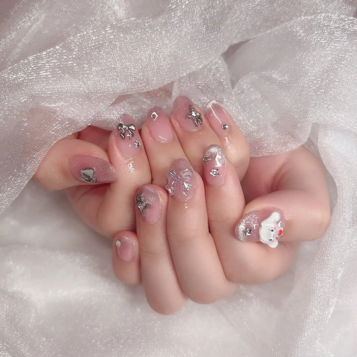 ネイル HENECY🍓 momokaのネイルデザイン
