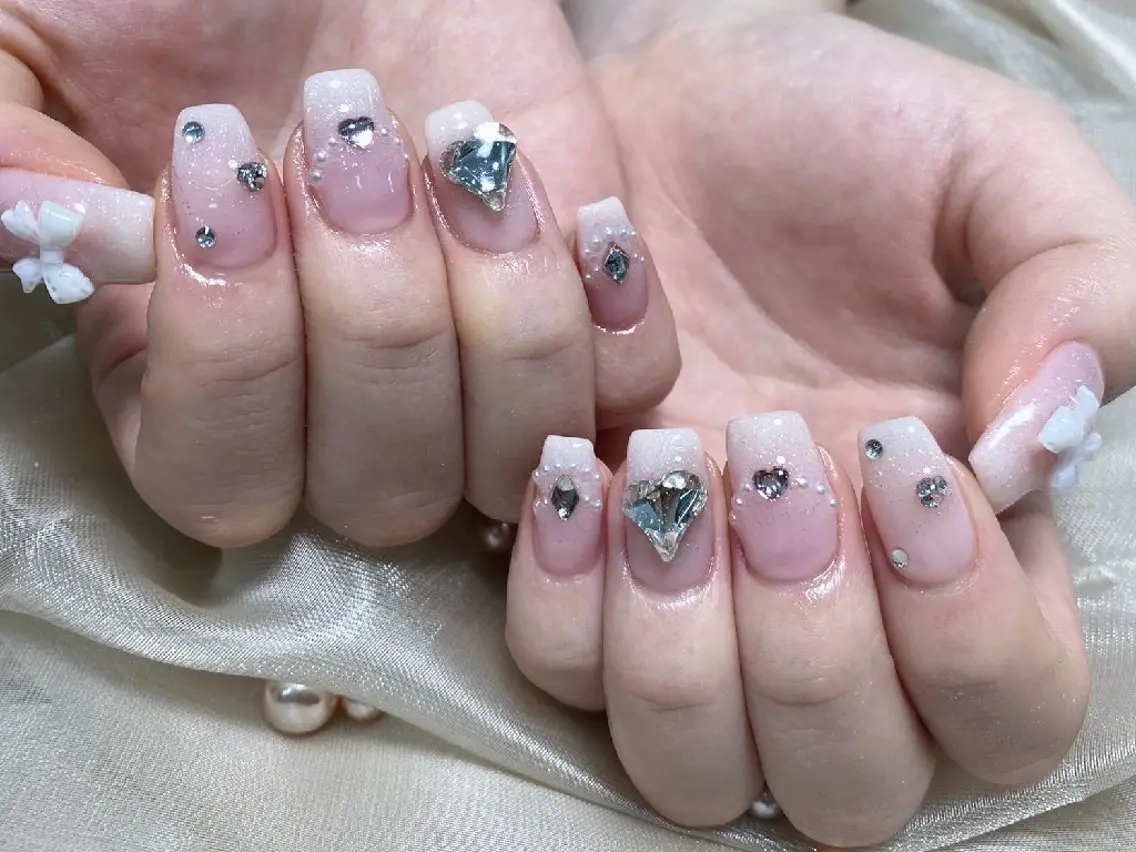 ネイル アートネイル フラワーネイル フットネイル ジェルネイル キラキラネイル UM Nail Salonのネイルデザイン