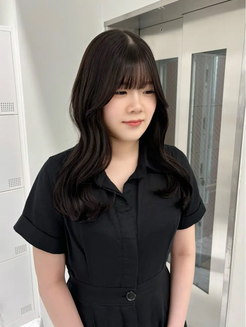 セミロング カラー 透明感カラー ダークグレー ダークグレージュ グレージュ くびれヘア カット ヘアカラー 韓国レイヤー/ 縮毛矯正🎀minaのヘアスタイル
