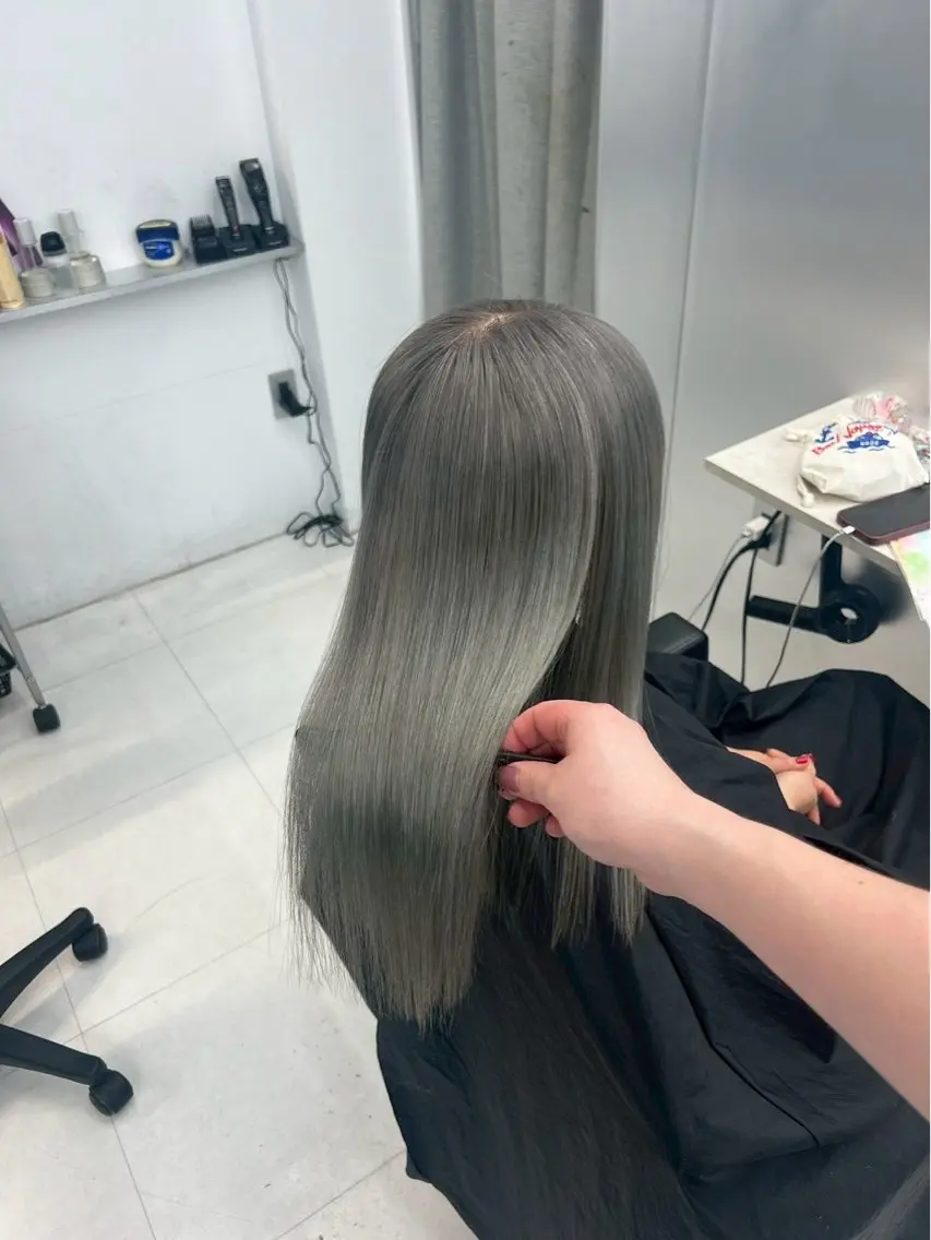 カラー 🦋ハイトーン×ア レンジ💫Leenaのヘアスタイル
