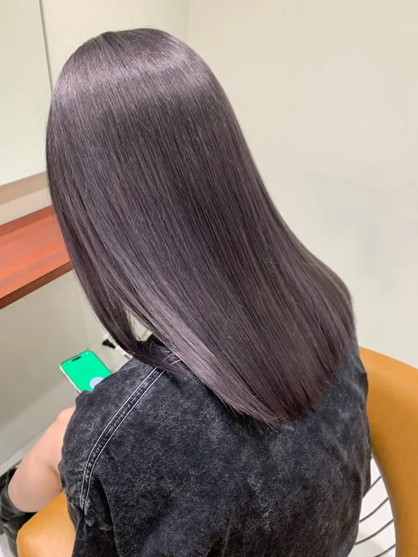 セミロング カラー グレージュ 伊藤 りいなのヘアスタイル