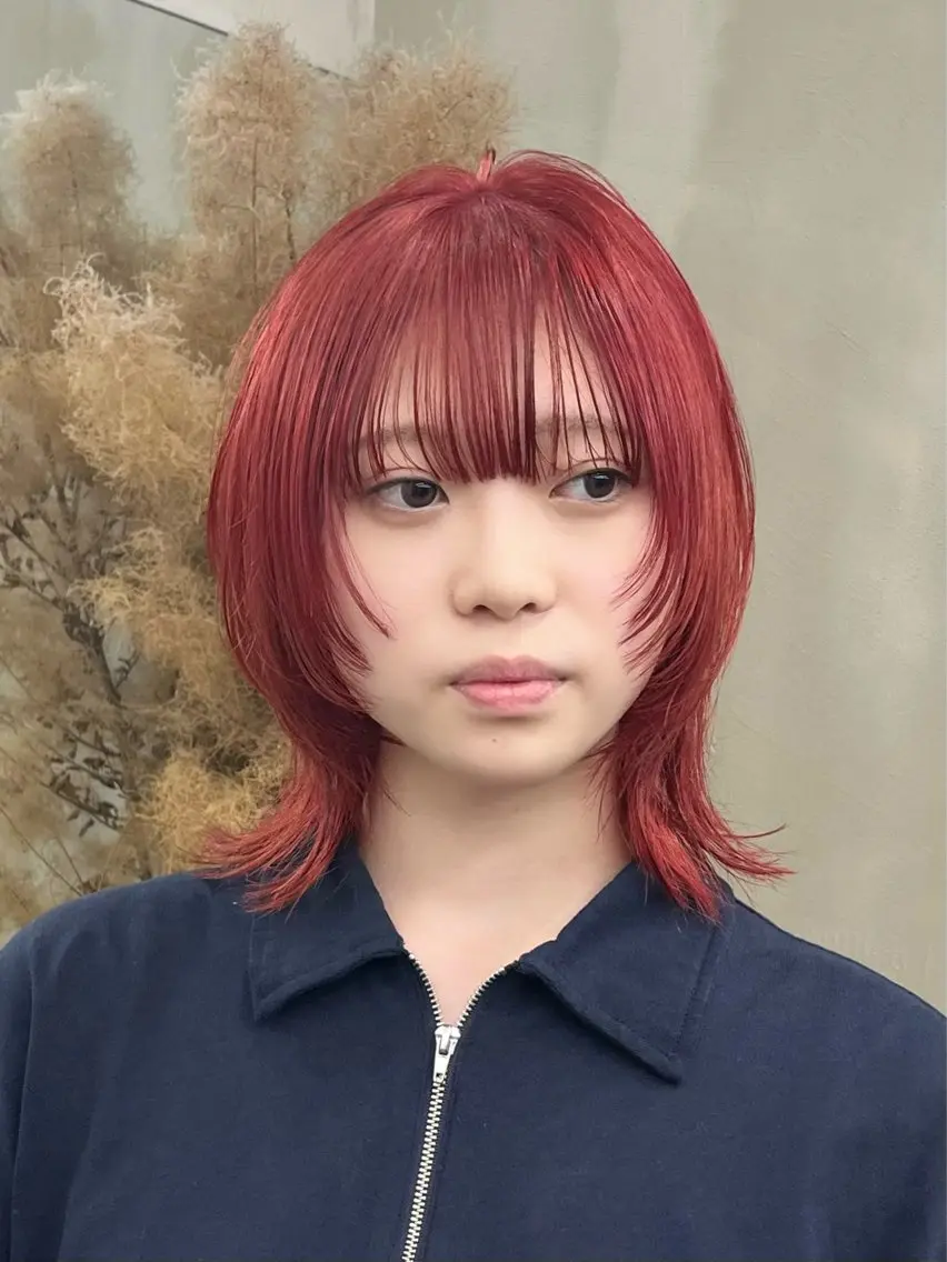 ミディアム ヘアカラー イツク ⚡️ ルーツ/ハイトーンのヘアスタイル