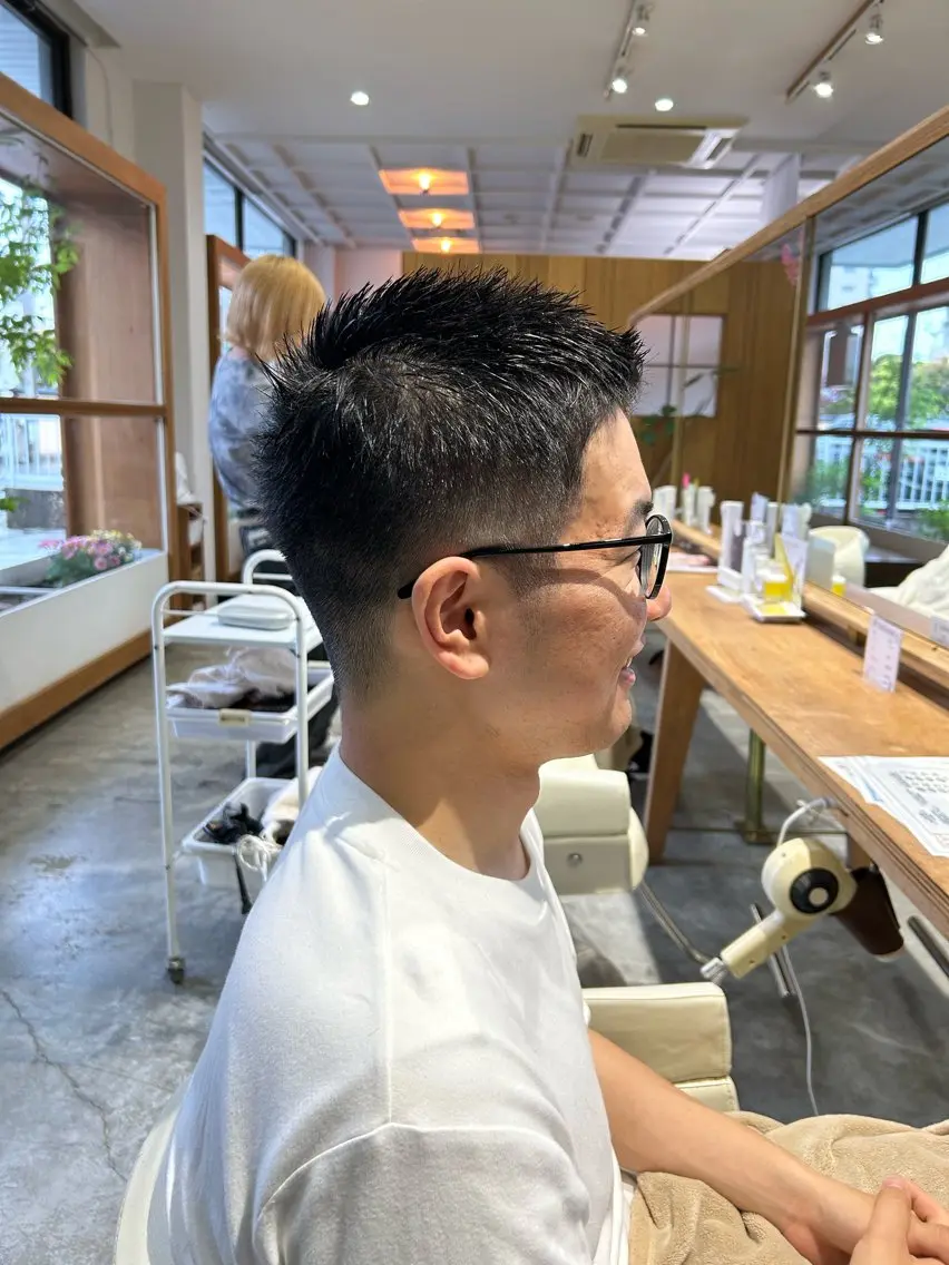 ショート メンズ メンズインナーカラー モヒカン メンズパーマ ソフトモヒカン スパイキーショート カット 佐藤 悠生 メンズパーマ.カットのヘアスタイル
