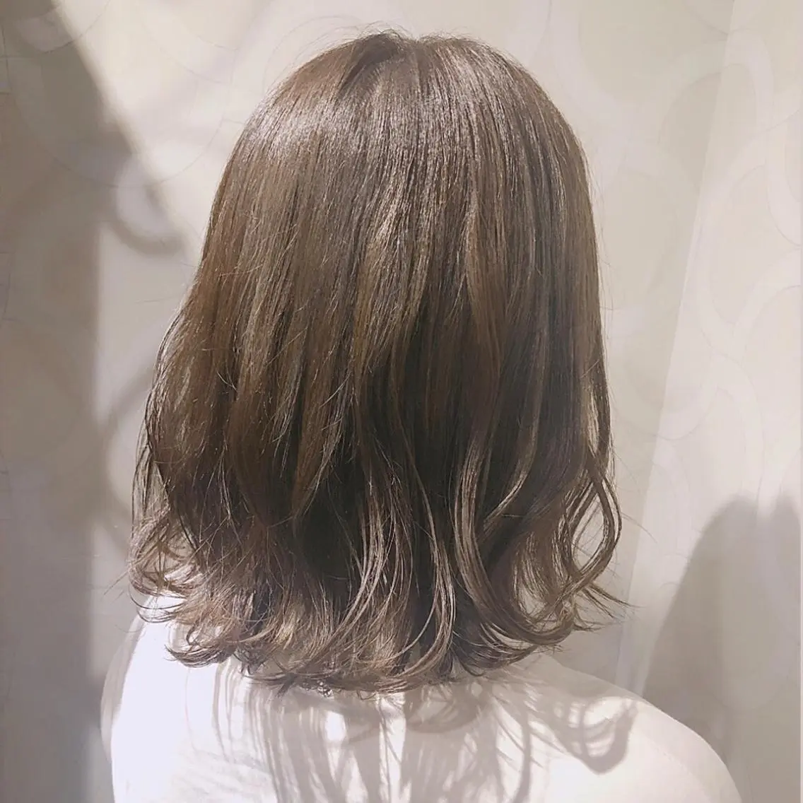 ミディアム カラー ベージュカラー ハイライトカラー オリーブベージュ ハイライト 艶髪 ♡Tomiyaのヘアスタイル