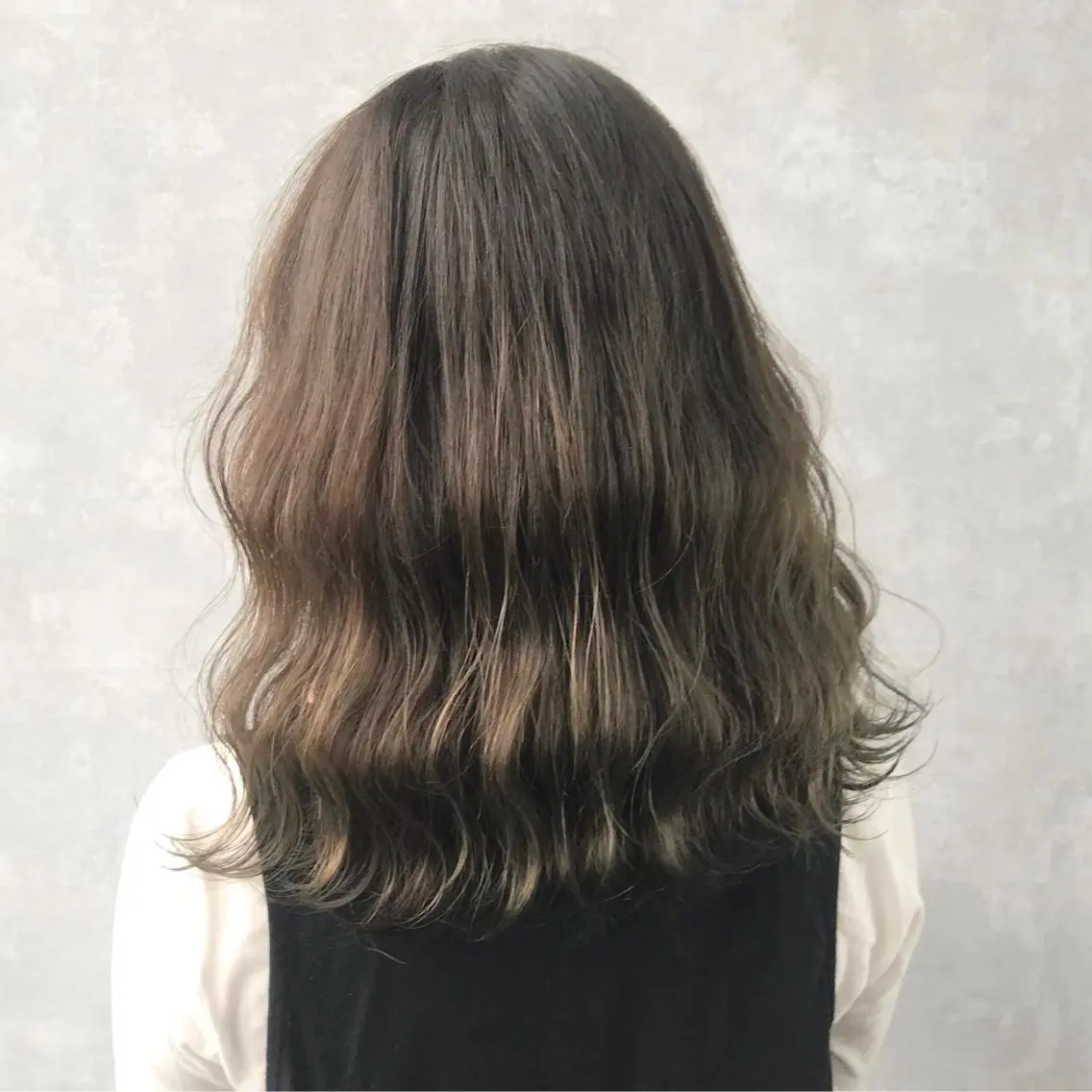 ミディアム カラー アディクシーカラー ブリーチ グレージュ タンバルモリ ヨシンモリ K-POP好き美容師 🇰🇷Kai.Yのヘアスタイル