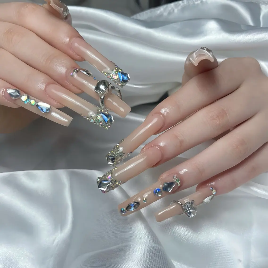 ネイル アートネイル チークネイル ジェルネイル ロングネイル マグネットネイル ハンドネイル Rin Nail 新大久保店のネイルデザイン