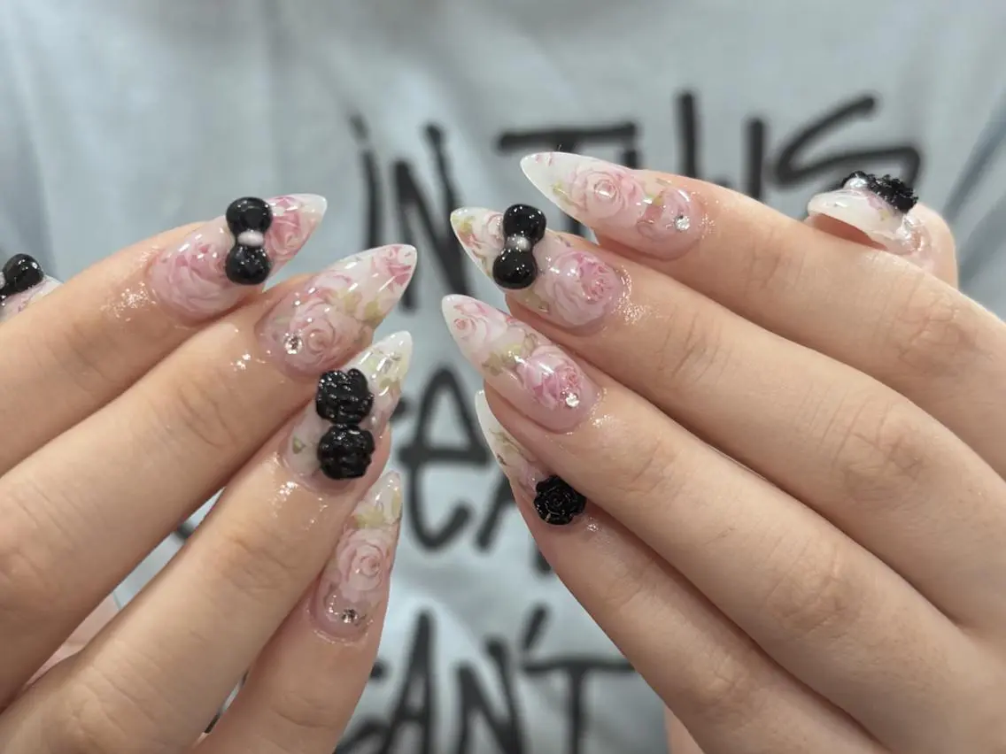ネイル 長さ出し グラデーション 卒業式 キラキラネイル マグネットネイル ハンドネイル Emi🌸Belle Nail Salonのネイルデザイン