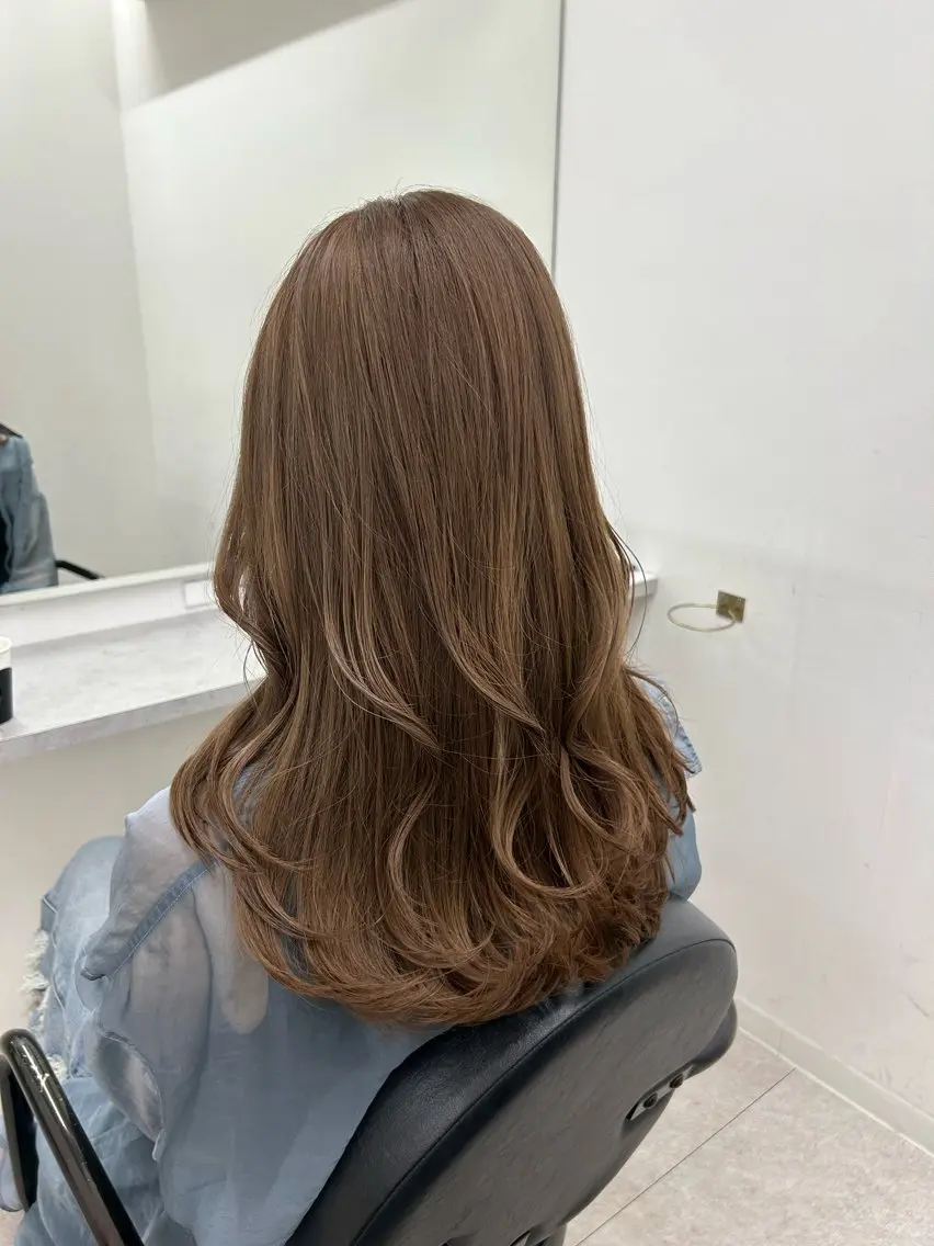 ミディアム カラー ヘアアレンジ 梅木李奈🕊️ レイヤー透明感カラーのヘアスタイル