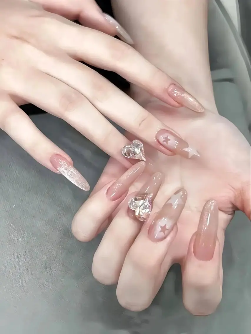 ネイル ハンドネイル AngelChris ビューティーサロンのネイルデザイン