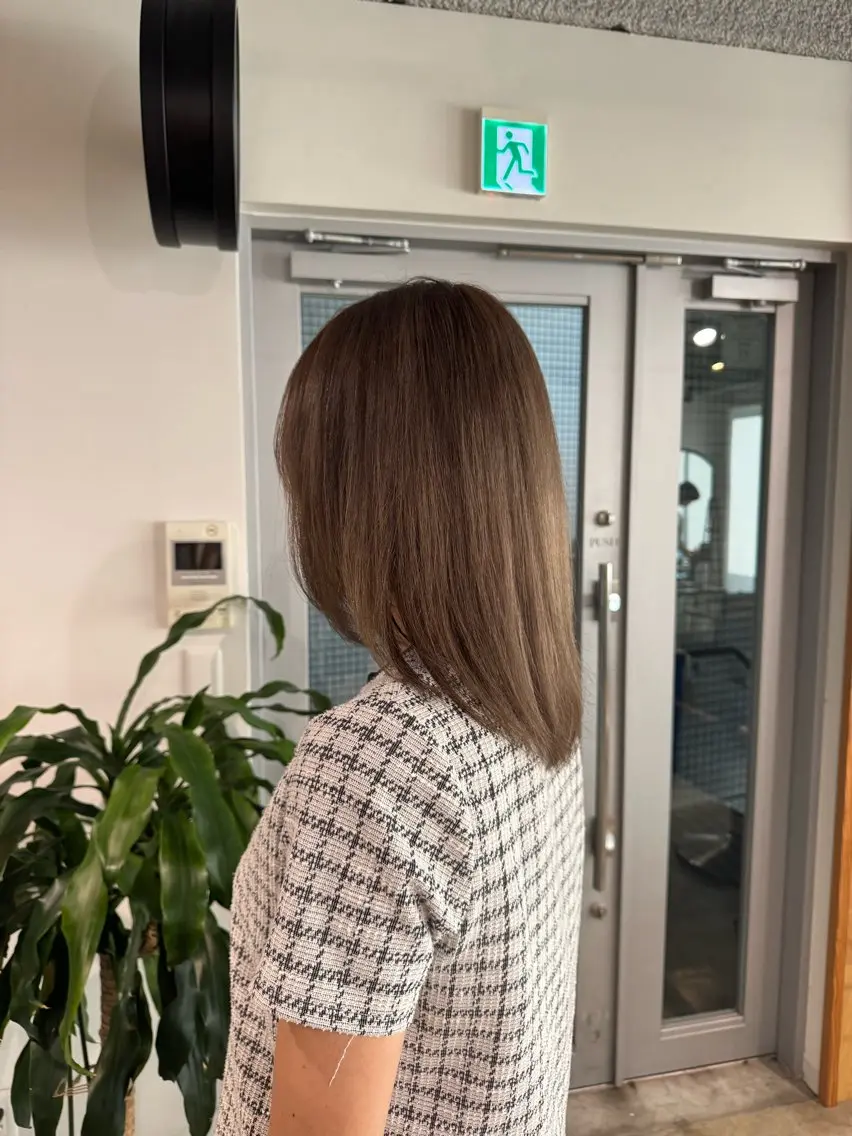 ミディアム カラー ブリーチ 透明感カラー グレージュ ミルクティーグレージュ レイヤーカット カット ヘアカラー トリートメント 無料モデル急募中‼️ 韓国ヘア/Rin🎀のヘアスタイル