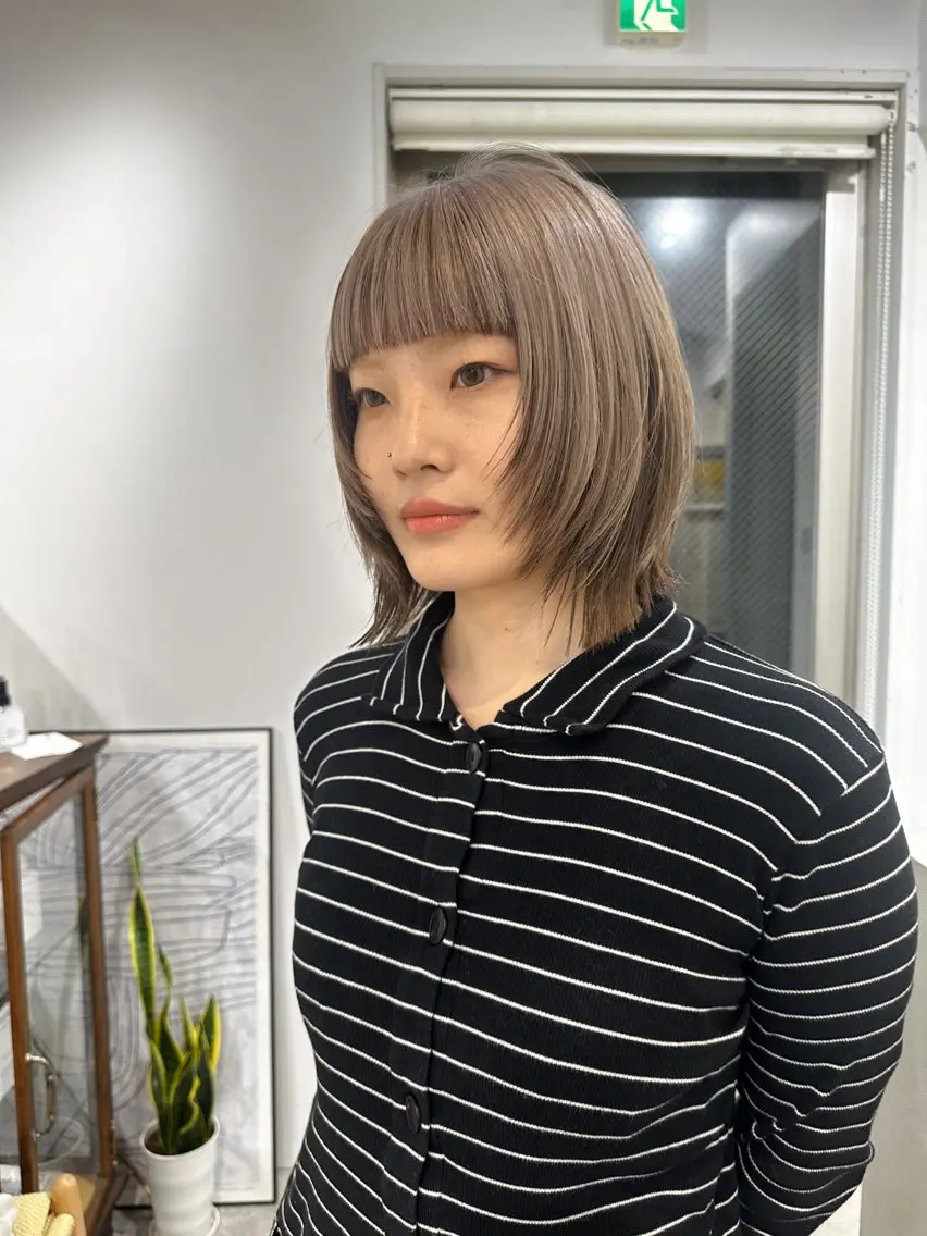 ショート カラー ベージュカラー ブラウンカラー デザインカラー ホワイトベージュ 顔周りカット yaya/ 天神美容室uyuのその他イメージ