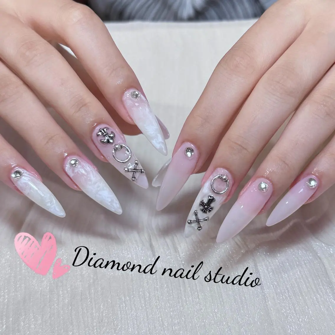 ネイル アートネイル オーロラネイル ガーリー キラキラネイル 韓国ネイル ハンドネイル Una NAILMANAMIのネイルデザイン
