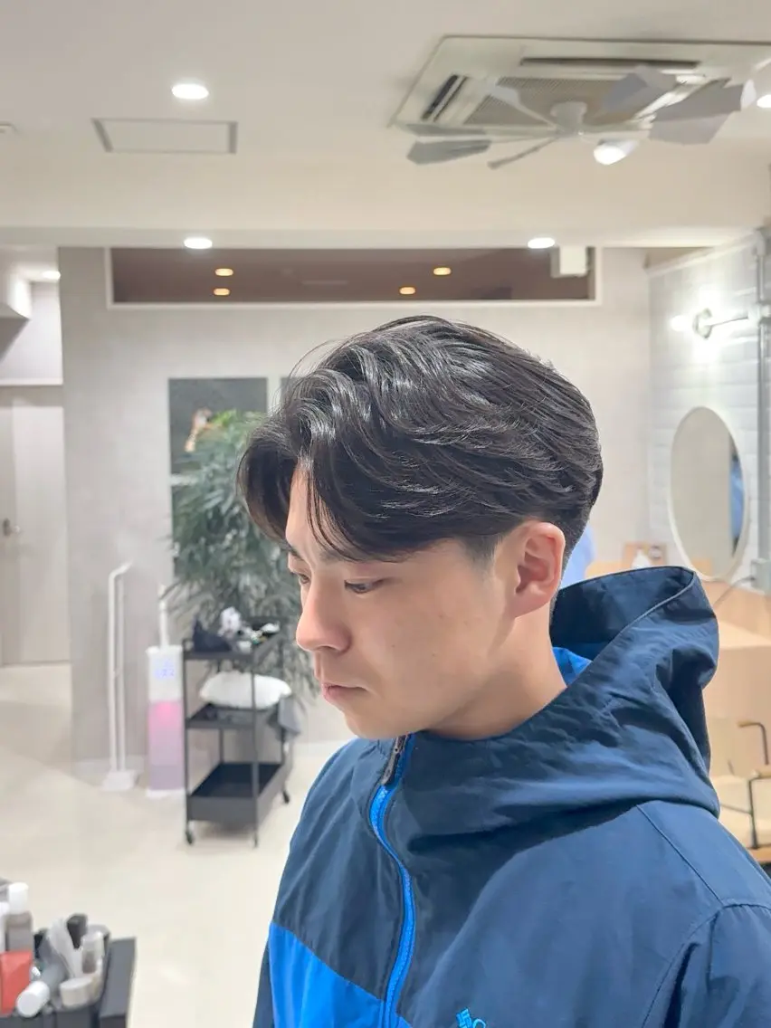ショート パーマ メンズ センターパート メンズパーマ ニュアンスパーマ カット パーマ トリートメント 【東北メンズヘア1 位受賞🥇】本間祐太のヘアスタイル
