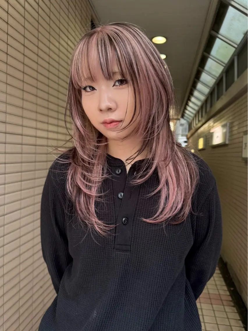 ロング カラー カット ヘアカラー ブロンド/ミックス カラー三毛猫Kaiのヘアスタイル