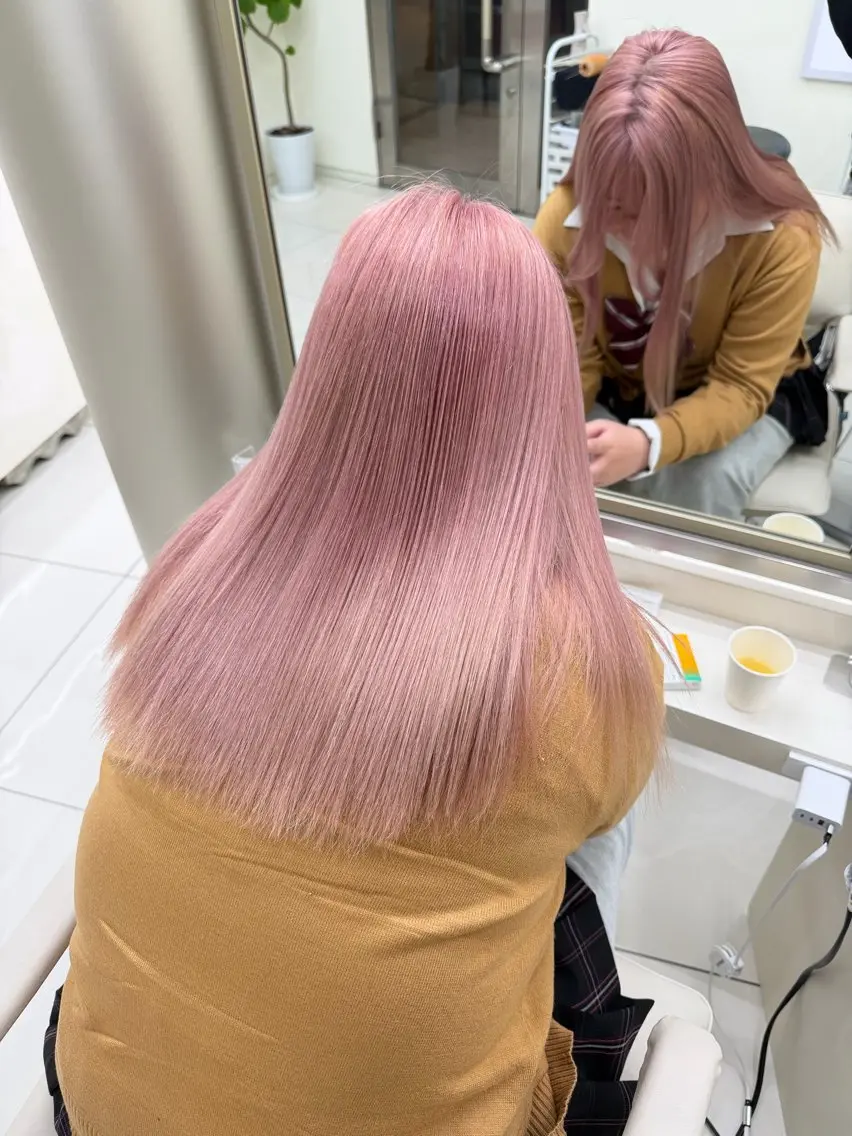 カラー ピンクカラー ヘアカラー トリートメント 羽エクステハイトーン naviRaikiのヘアスタイル