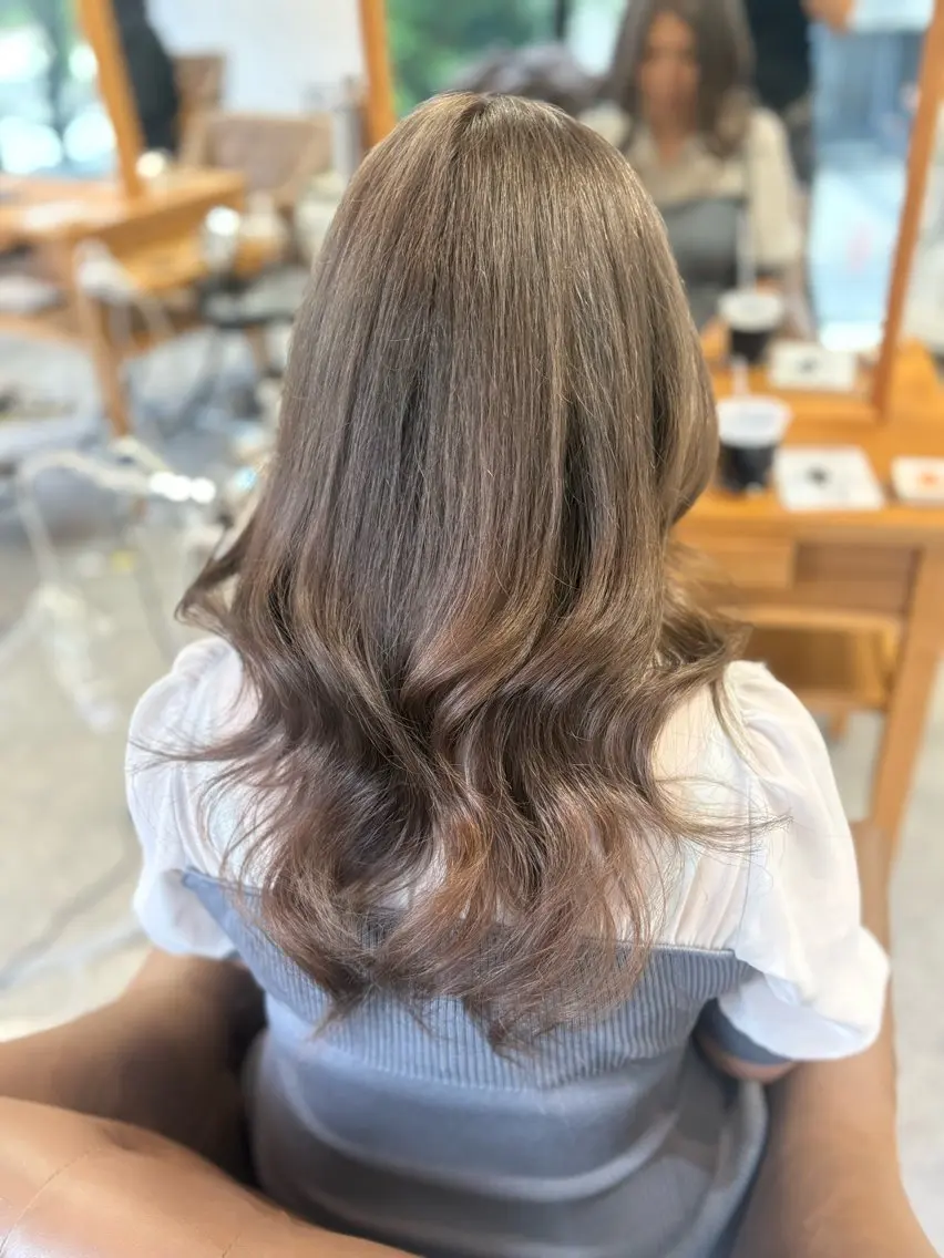 カラー ダブルカラー 小川 ひかるのヘアスタイル