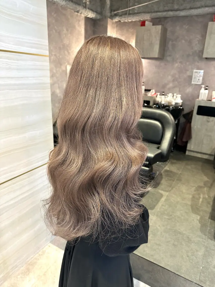 ロング カラー パーマ ヘアアレンジ メンズ ヘアカラー トリートメント 🌱巴結生🌿グレー ジュ☁️ミルクティーのヘアスタイル