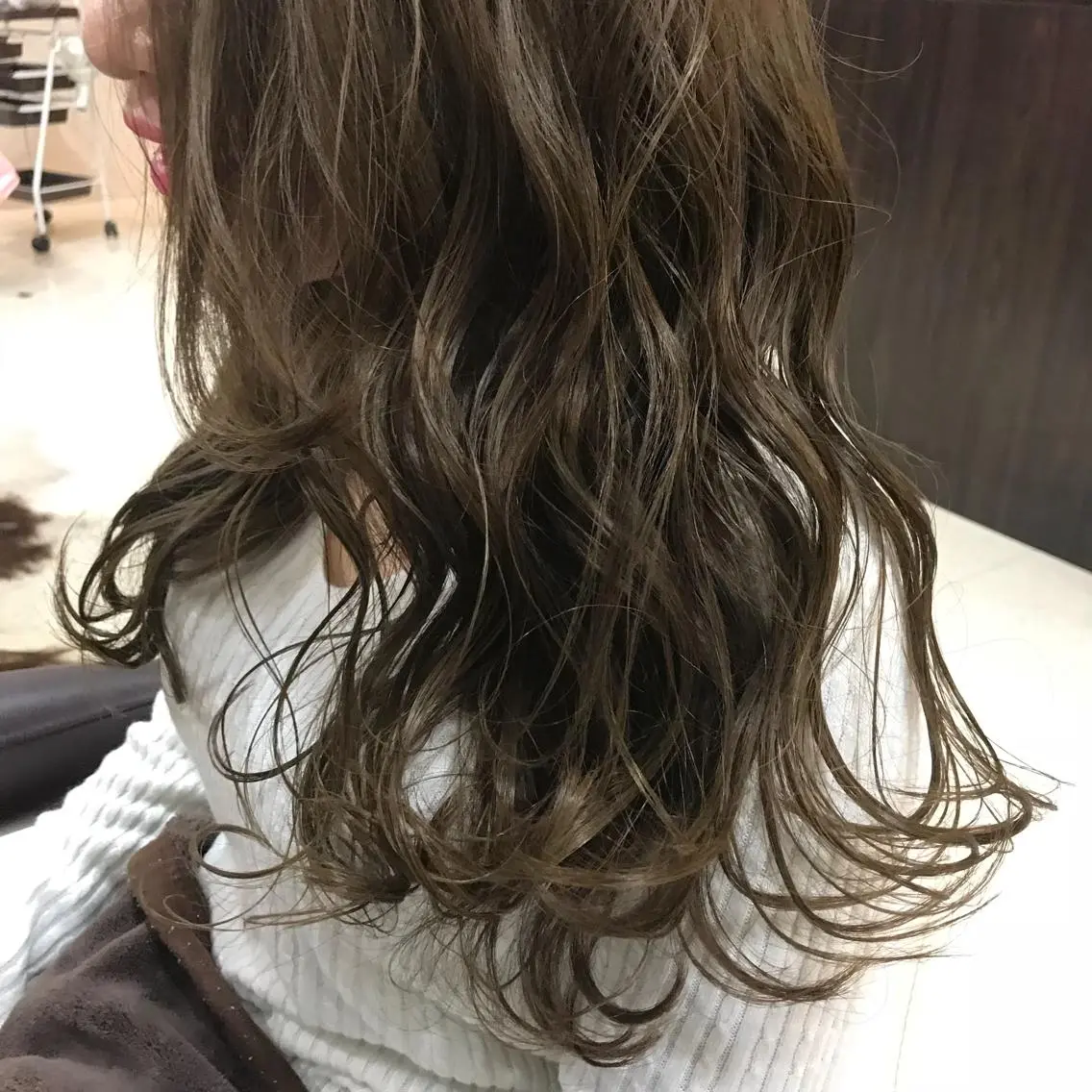 ロング カラー ベージュカラー ブリーチ 透明感カラー ブリーチなしカラー カット ヘアカラー トリートメント Oopsレイヤー 加藤澄都のヘアスタイル